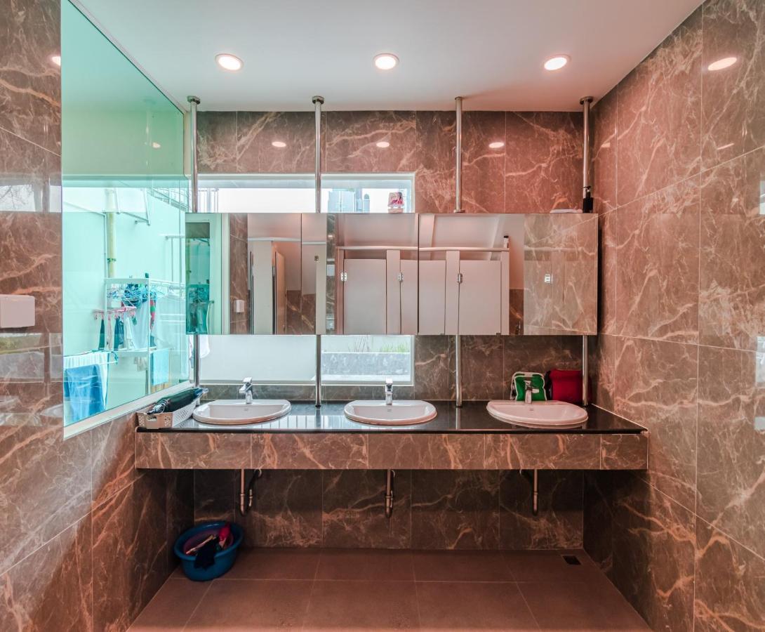 Hotel The Victory View (Adults Only) Bangkok Esterno foto