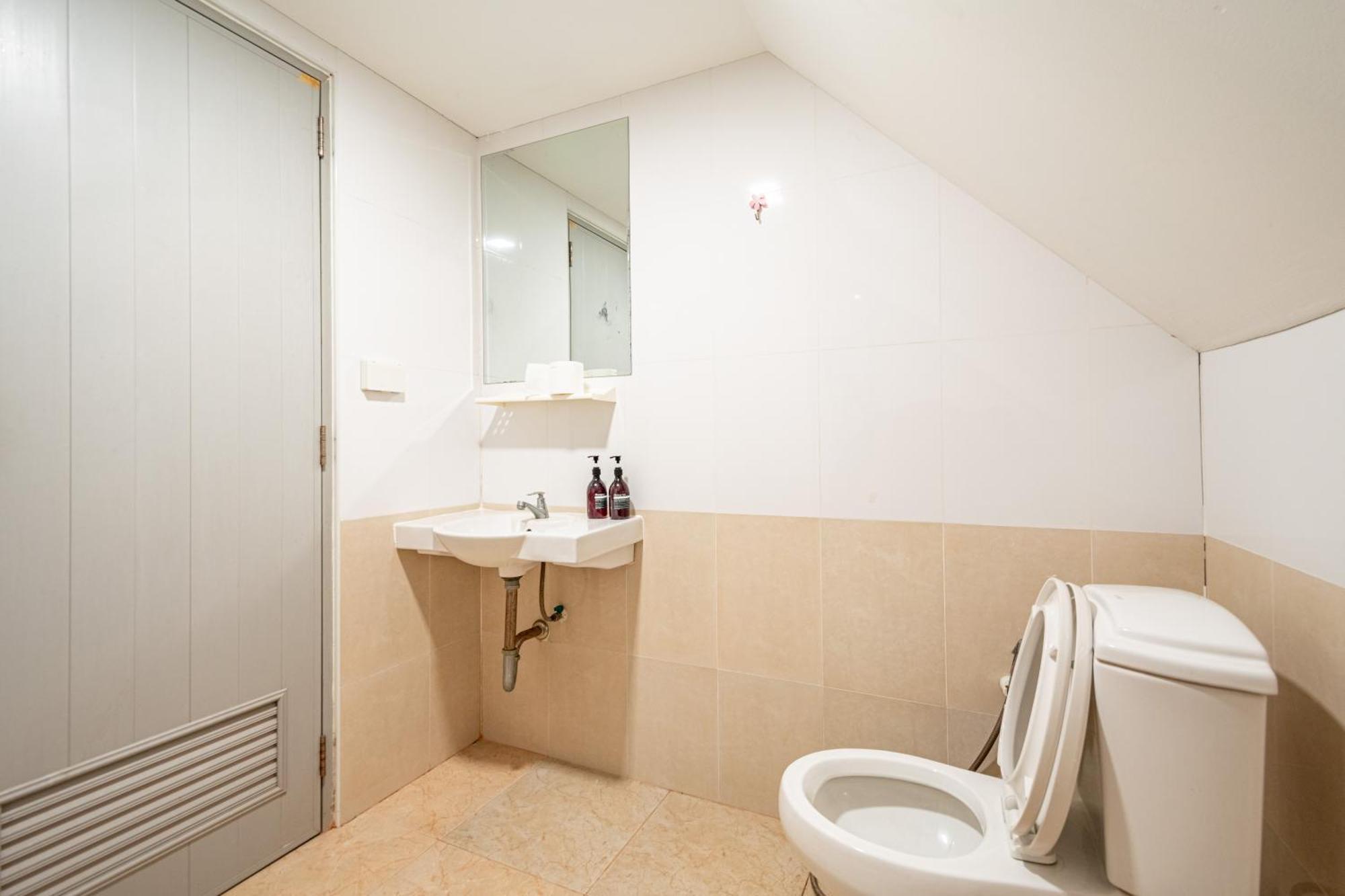 Hotel The Victory View (Adults Only) Bangkok Esterno foto